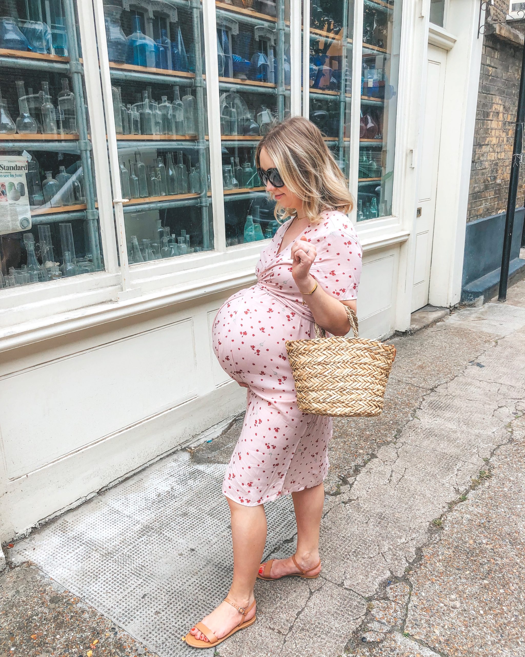 things-a-pregnant-woman-needs-this-london-life